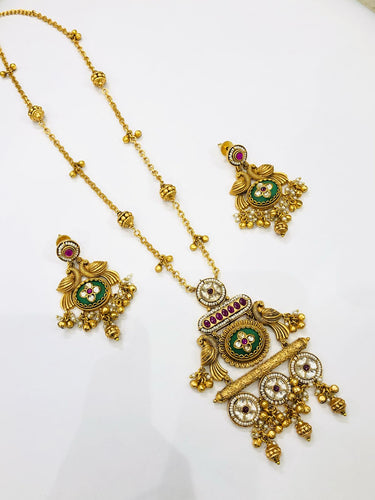 Indrani's Pendant Set
